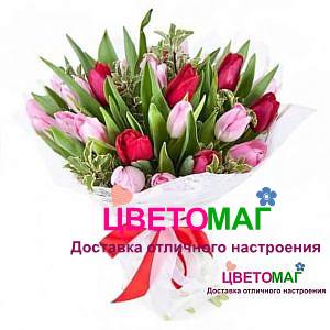Букет из красных и розовых тюльпанов