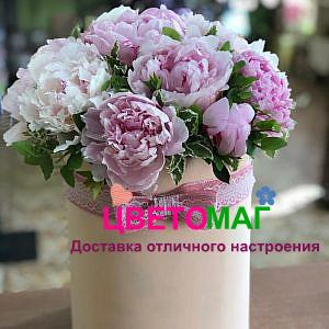 Шляпная коробка из 15 розовых пионов