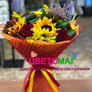 Букет с подсолнухом и розой